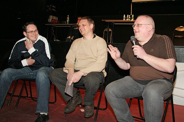 [Ostatnie spotkanie imprezy: inicjatywa wydawnicza Mroja Press.<BR>Od lewej: Pawe Sawicki, Pawe Timofiejuk i Maciej Pietrasik.]